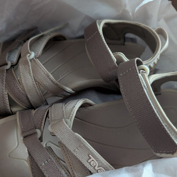 TEVA Women's Sandals Sz 6.5 BRAND NEW - Picture 3 of 7